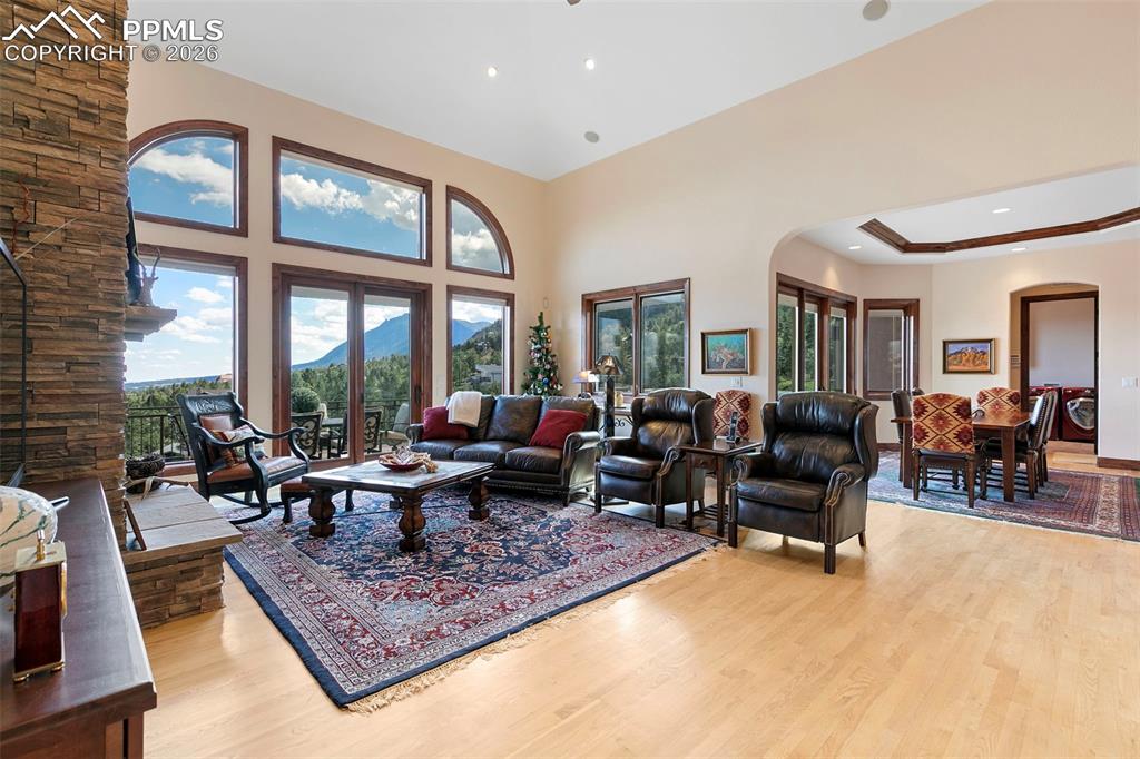 Image 7 of 43: Great Room