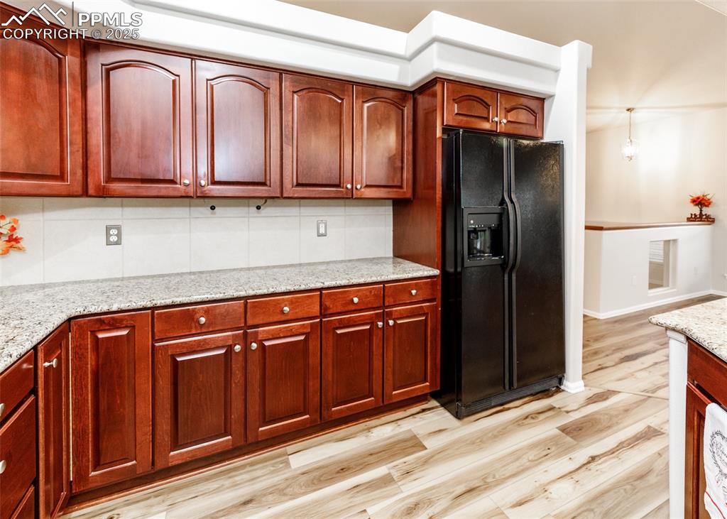 Image 17 of 43: Kitchen