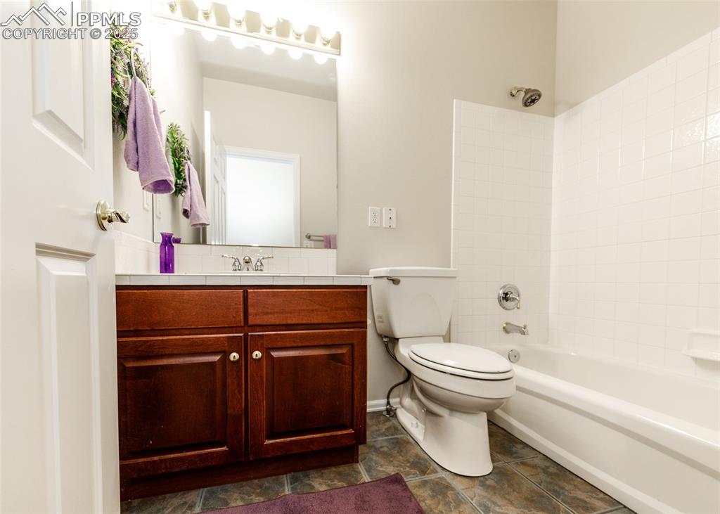 Image 28 of 43: Hall Bathroom