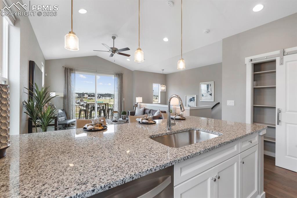 Image 19 of 29: Kitchen