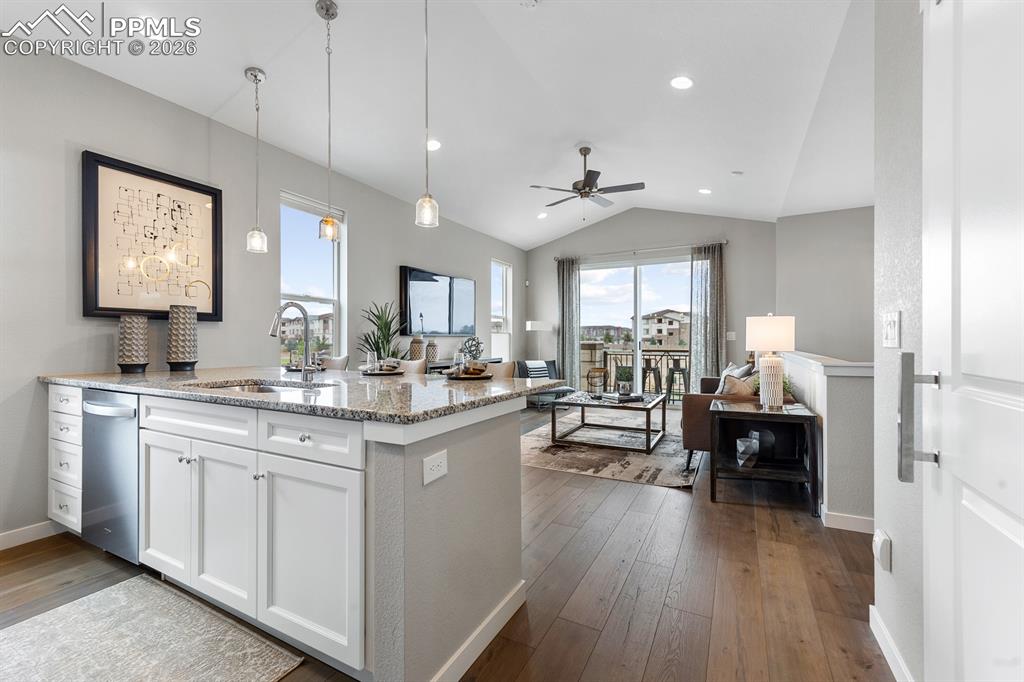 Image 28 of 29: Kitchen