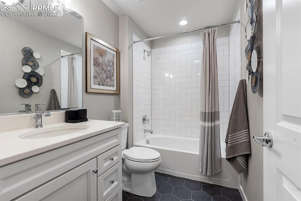 Image 5 of 29: Bathroom