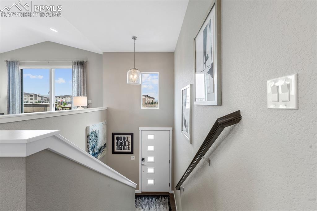 Image 7 of 29: Entry