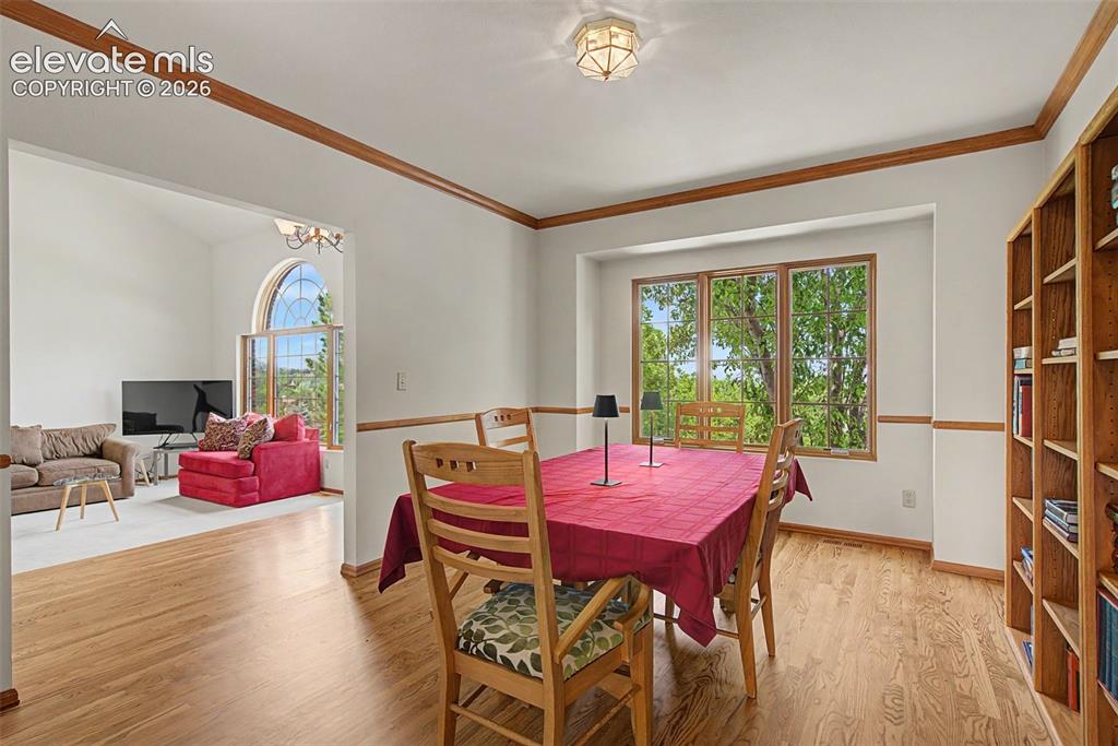 Image 12 of 46: Dining Room
