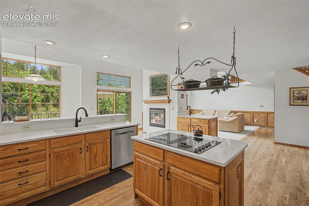 Image 15 of 46: Kitchen