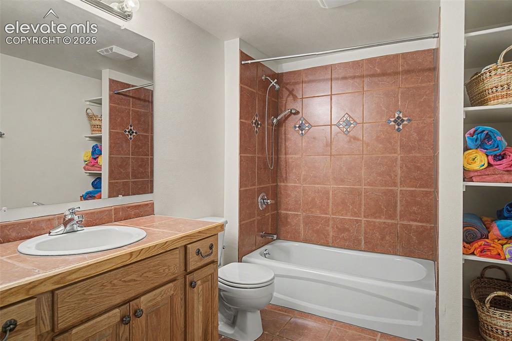 Image 31 of 46: Bathroom