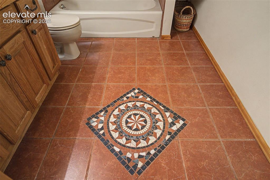 Image 32 of 46: Bathroom