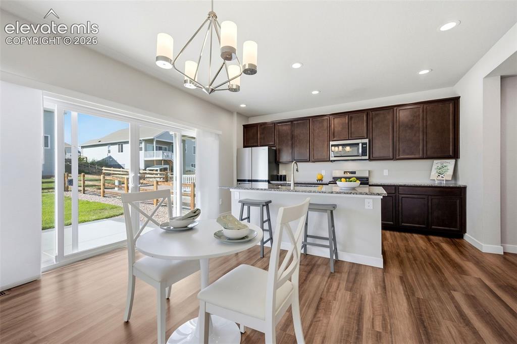 Image 10 of 49: Dining Area
