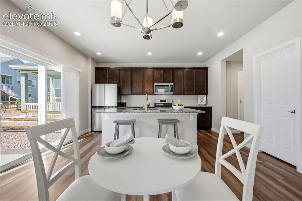 Image 18 of 49: Dining Area