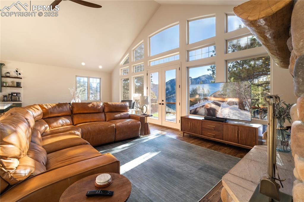 Image 11 of 38: Living Room