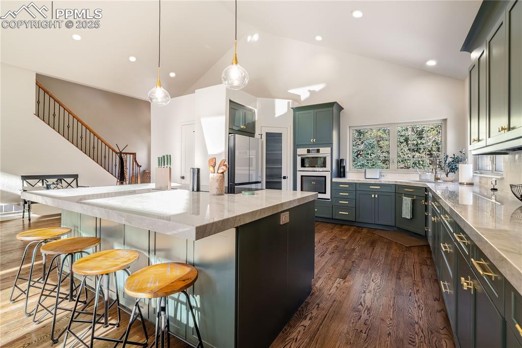 Image 12 of 38: Kitchen