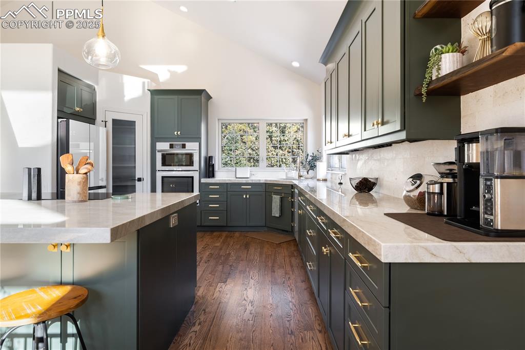 Image 13 of 38: Kitchen