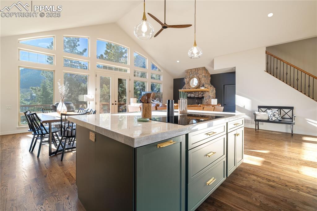 Image 16 of 38: Kitchen