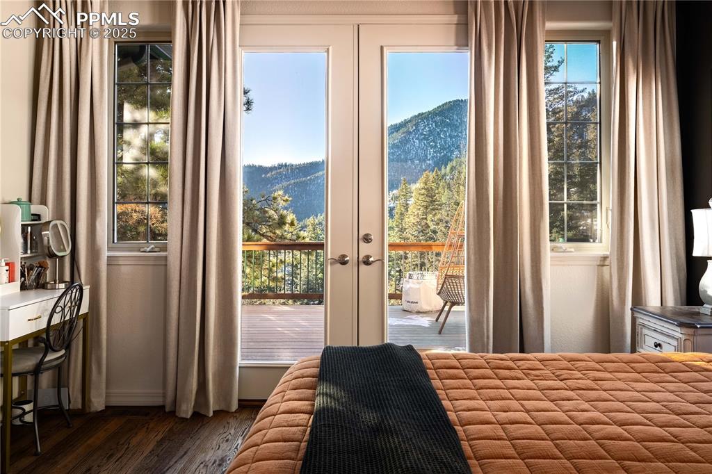 Image 22 of 38: Bedroom