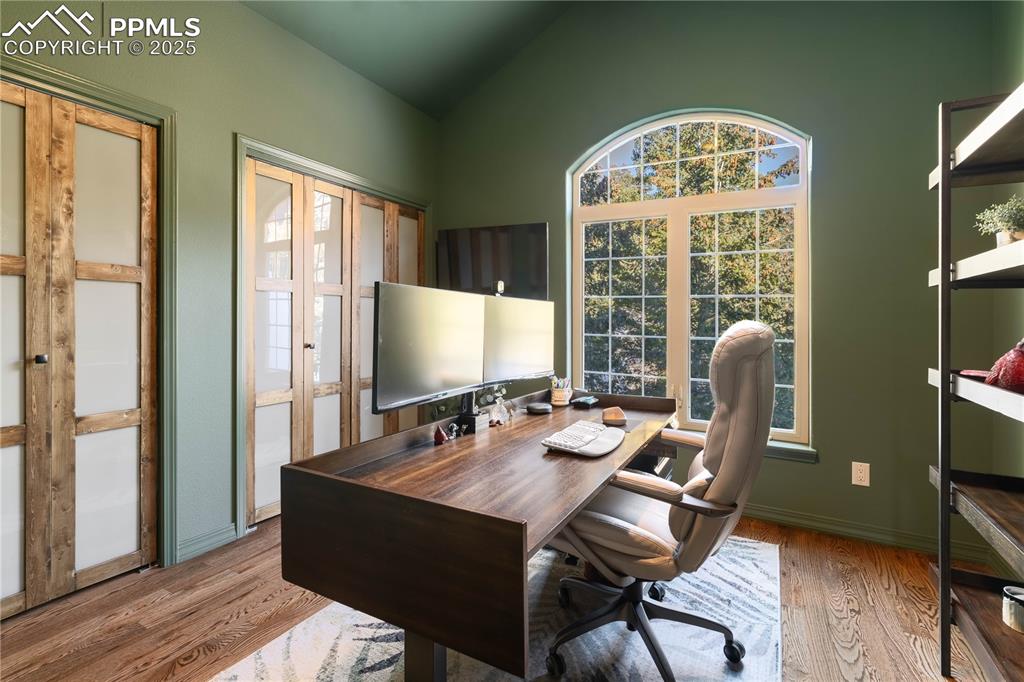 Image 30 of 38: Office