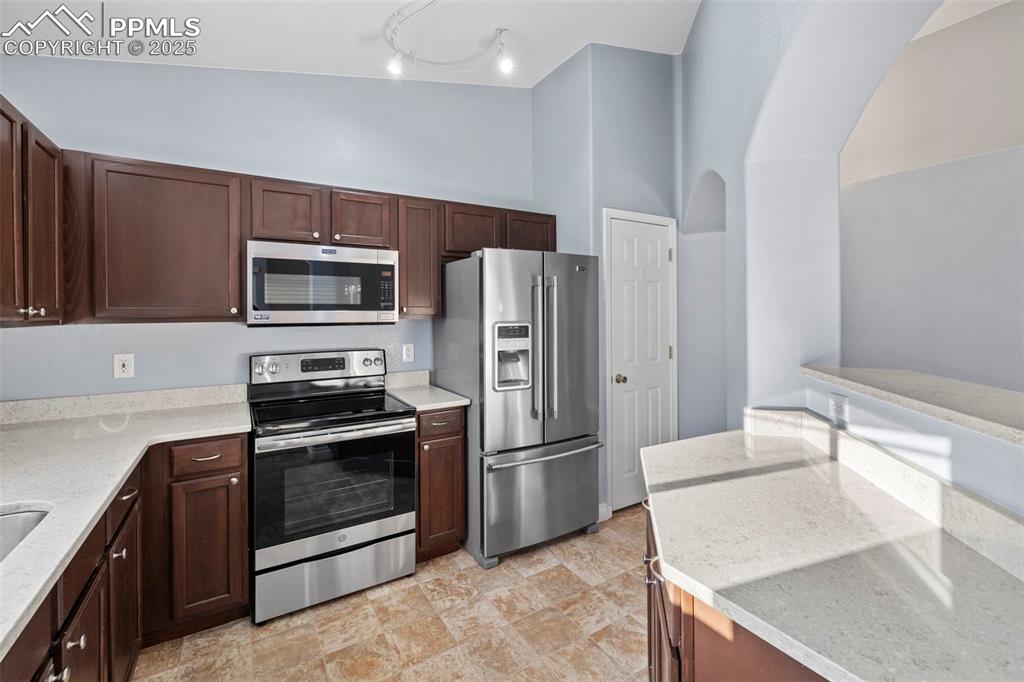 Image 6 of 43: Kitchen
