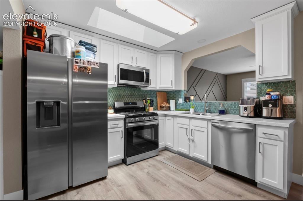 Image 3 of 11: Kitchen