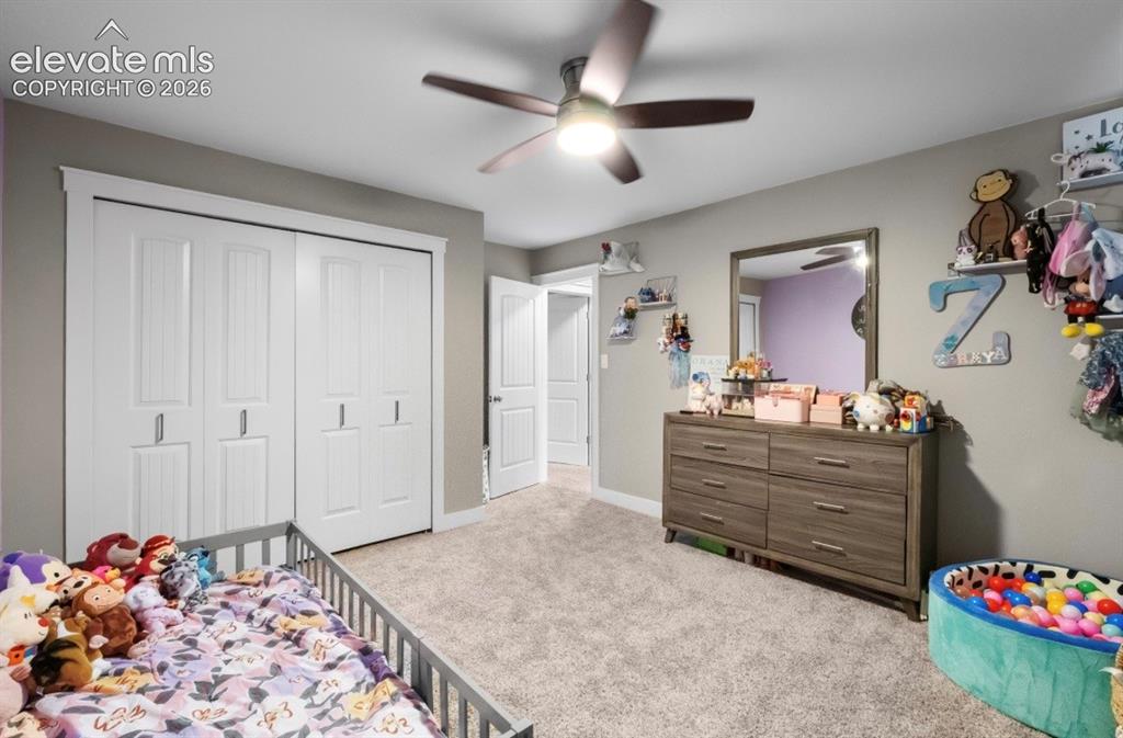 Image 8 of 11: Bedroom
