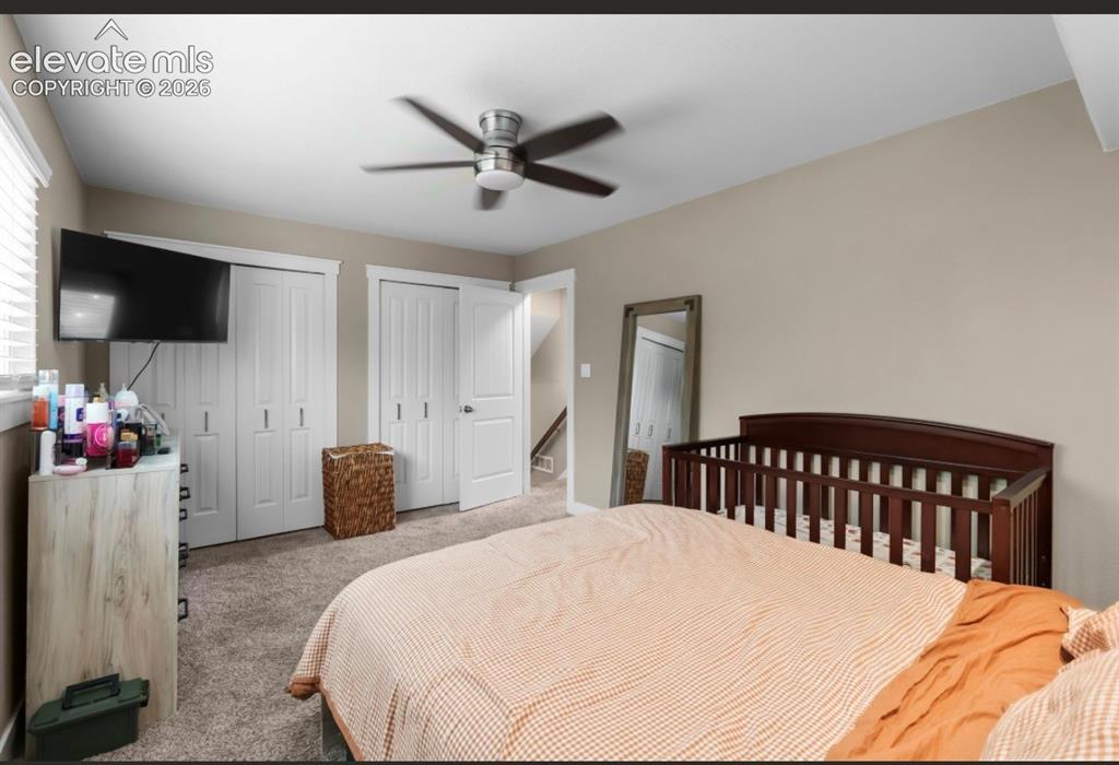 Image 9 of 11: Bedroom