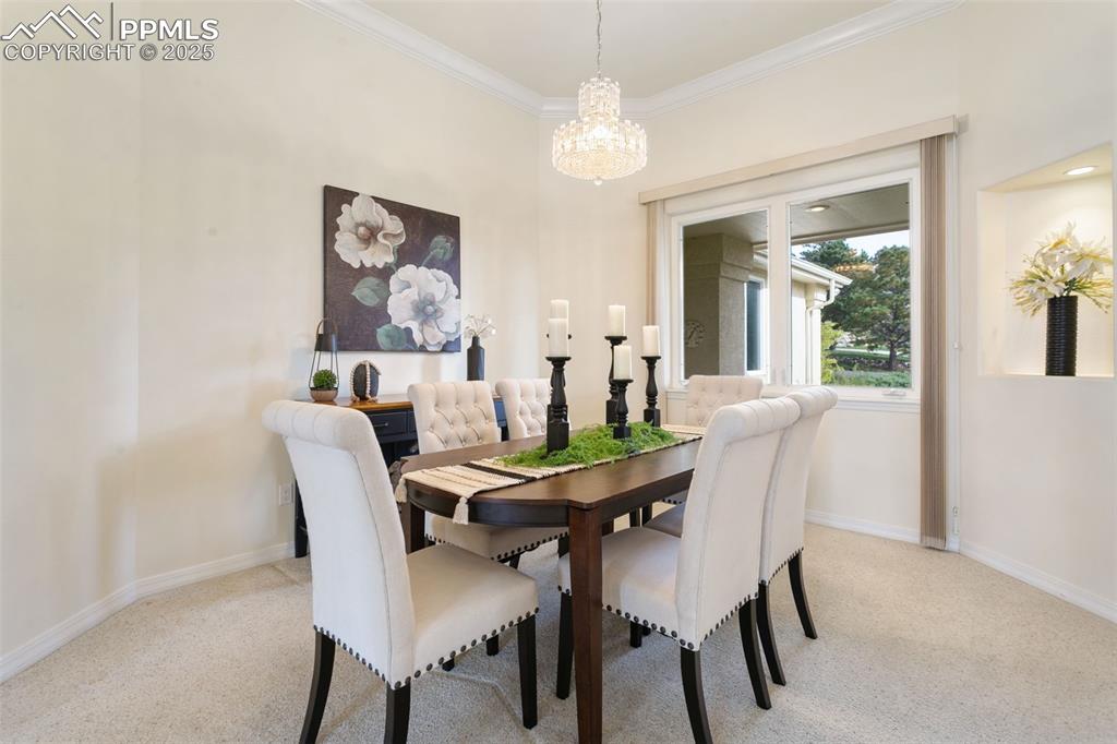 Image 10 of 50: Dining Area