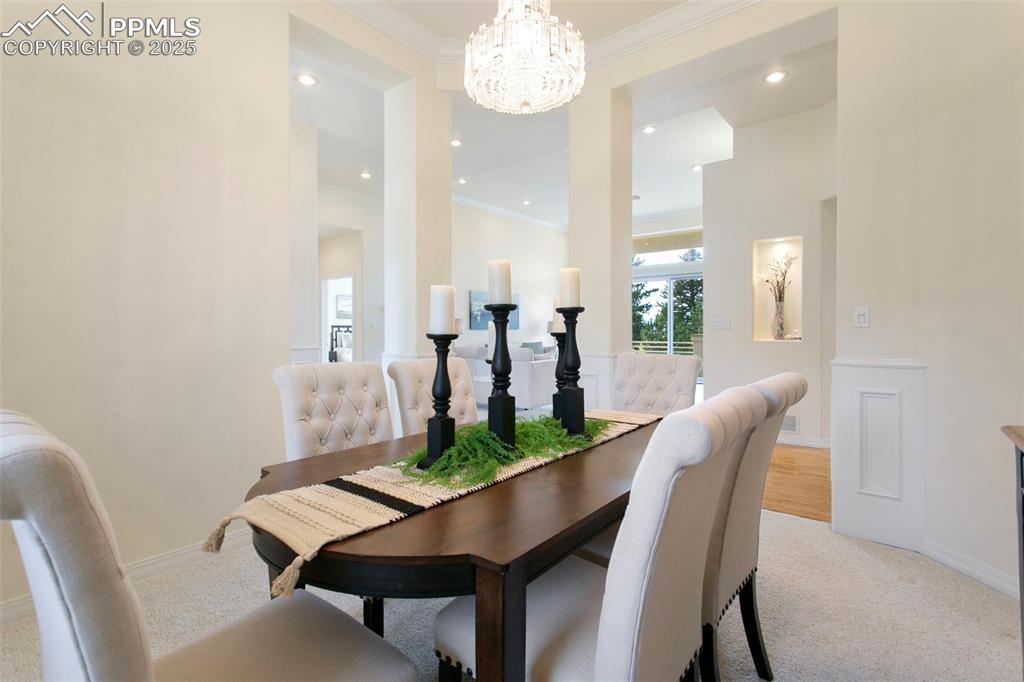 Image 11 of 50: Dining Area