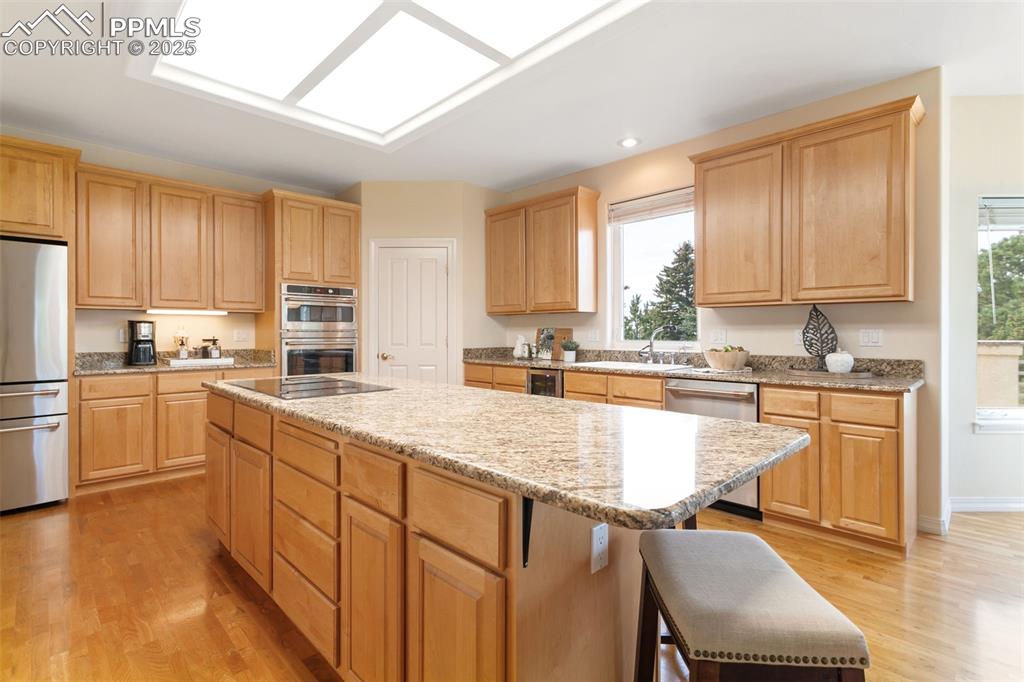 Image 15 of 50: Kitchen