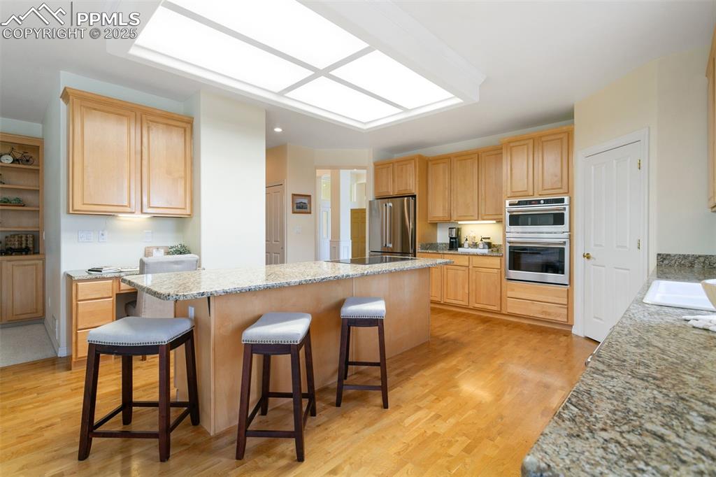 Image 16 of 50: Kitchen