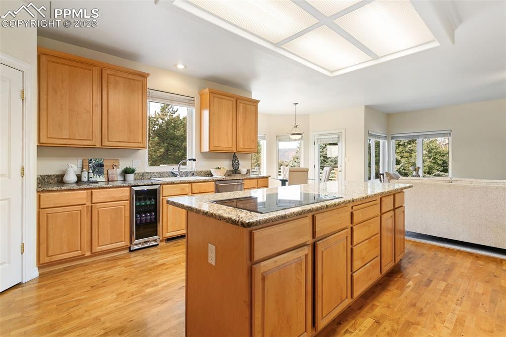 Image 18 of 50: Kitchen