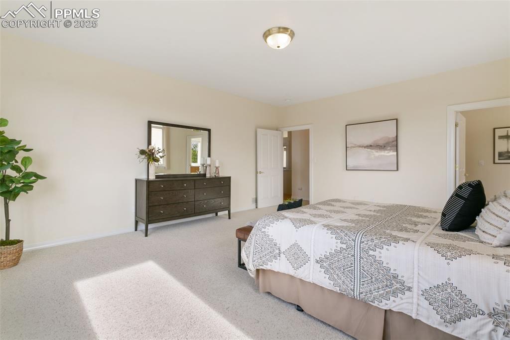 Image 21 of 50: Bedroom