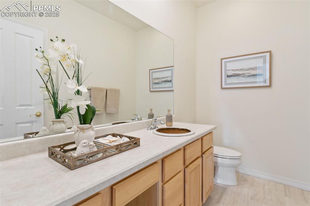 Image 24 of 50: Bathroom