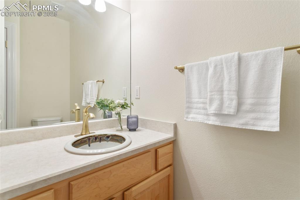 Image 25 of 50: Bathroom