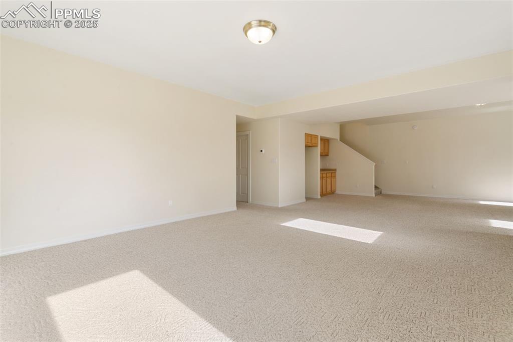 Image 29 of 50: Living Room