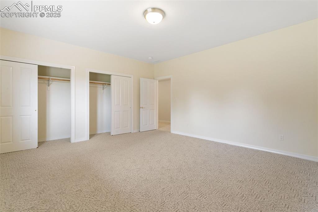 Image 38 of 50: Bedroom