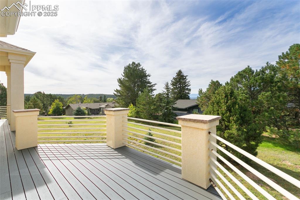 Image 41 of 50: Deck