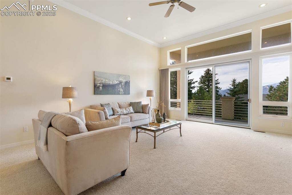 Image 6 of 50: Living Room