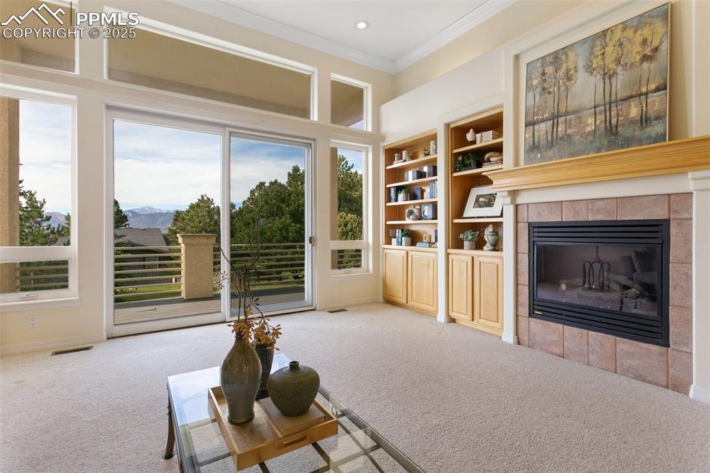 Image 9 of 50: Living Room