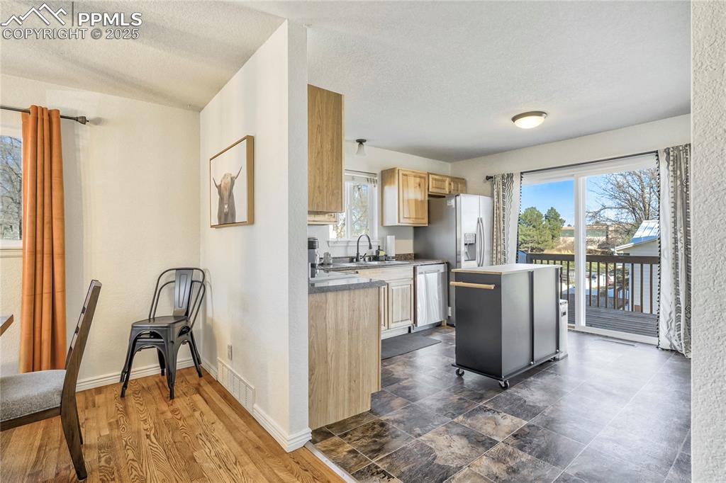 Image 11 of 50: Kitchen