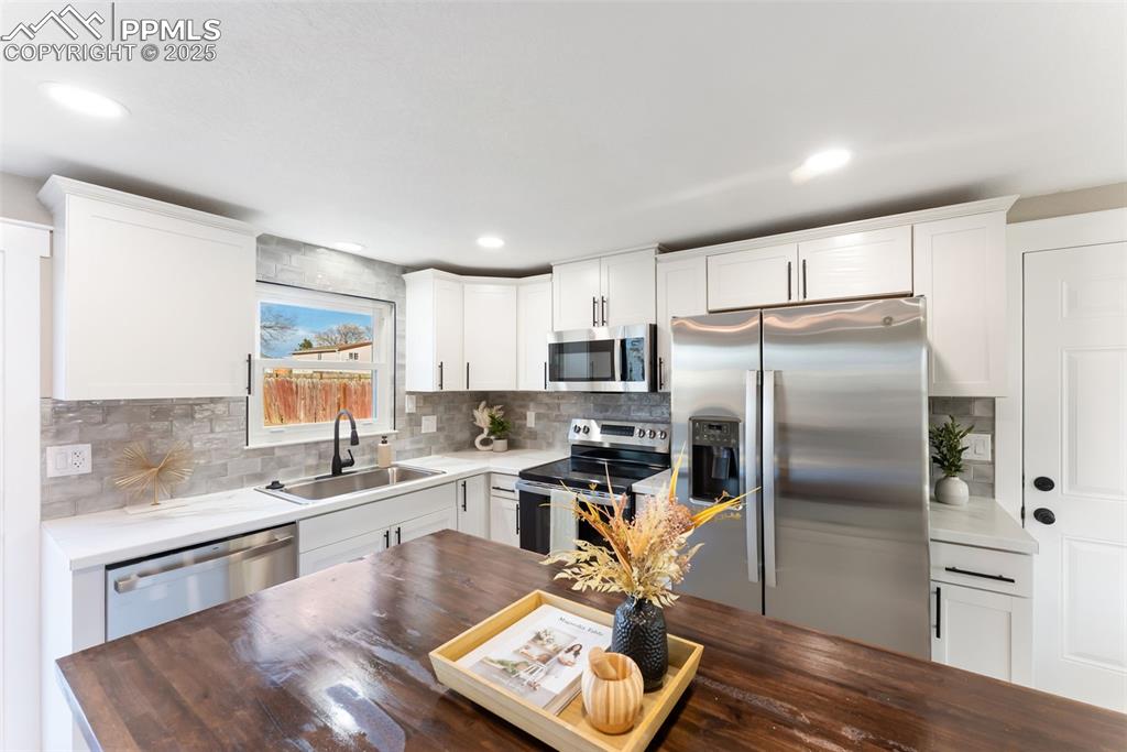 Image 14 of 39: Kitchen