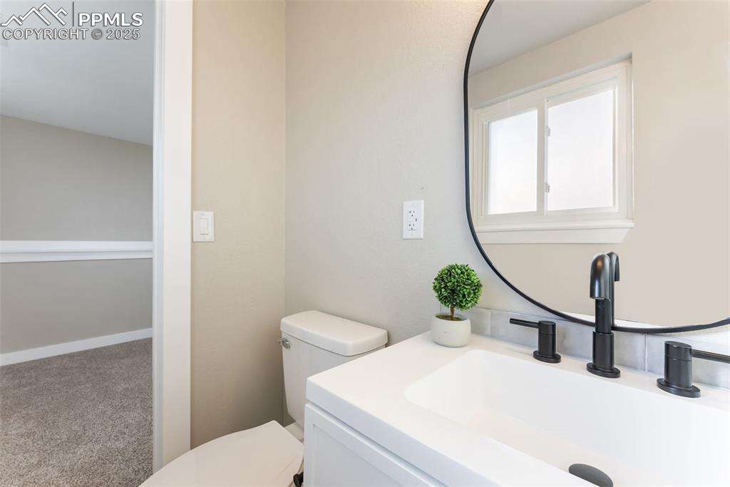 Image 25 of 39: Bathroom