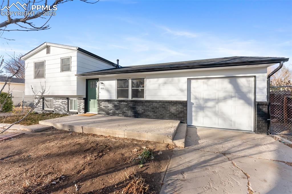 Image 3 of 39: Front of Structure