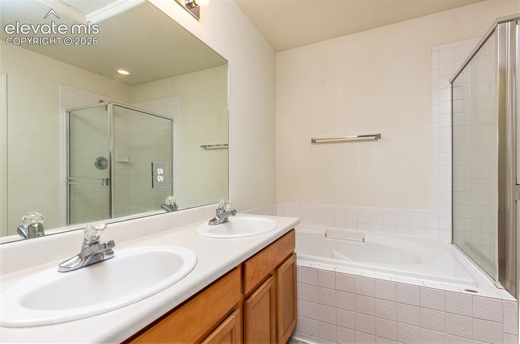 Image 10 of 18: Bathroom