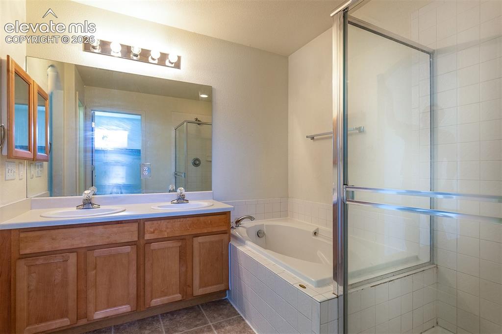 Image 12 of 18: Bathroom