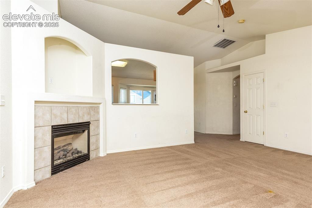 Image 3 of 18: Living Room