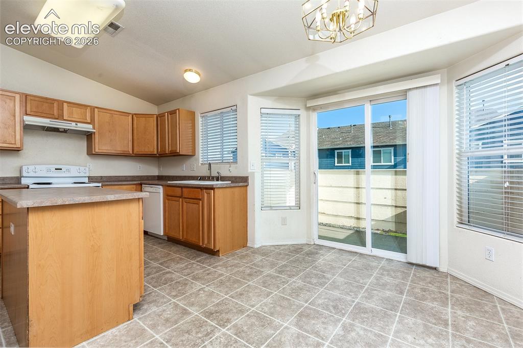 Image 6 of 18: Kitchen