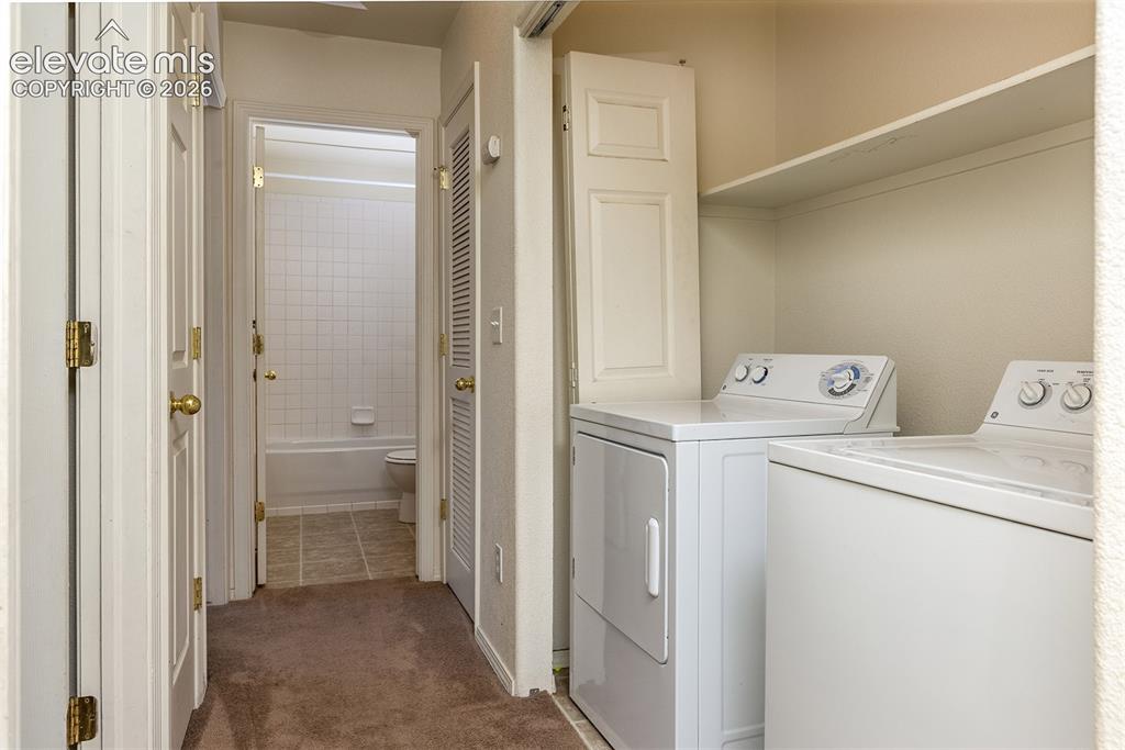 Image 7 of 18: Laundry