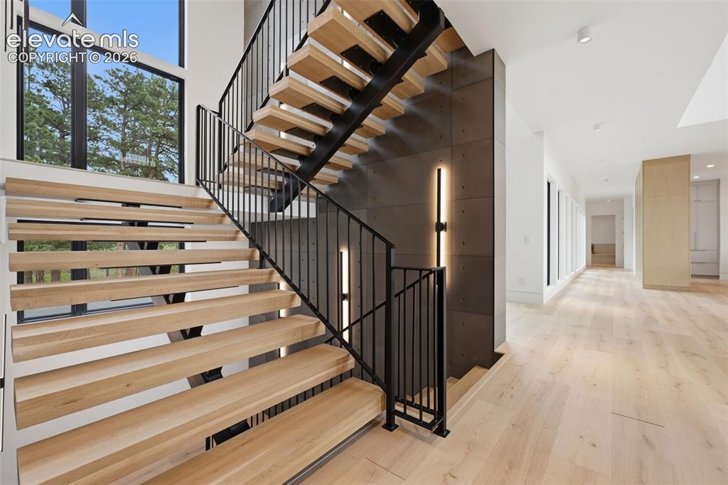 Image 11 of 50: Stairs