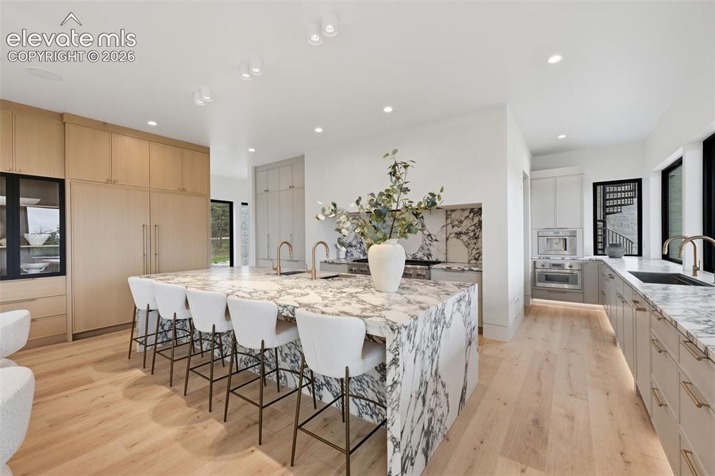 Image 12 of 50: Dining Area