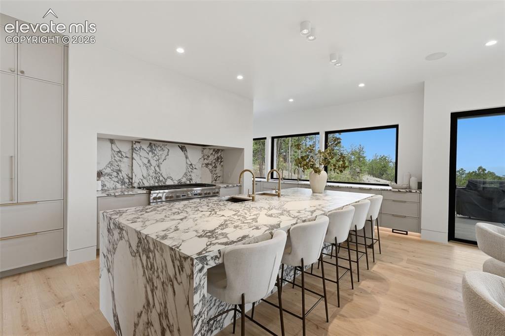 Image 13 of 50: Dining Area