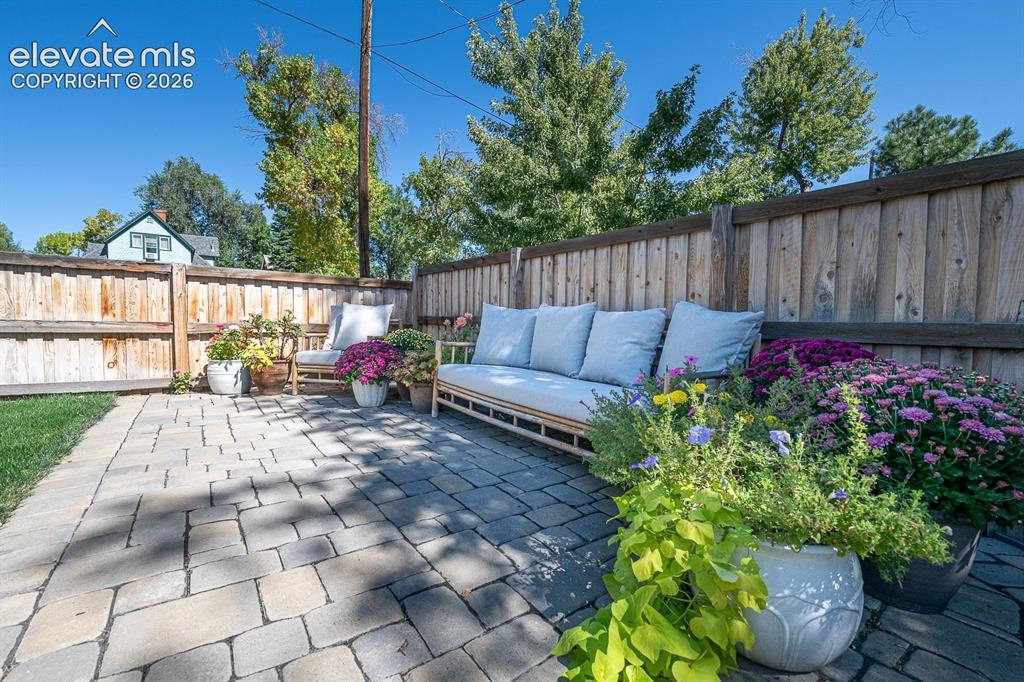 Image 18 of 22: Patio