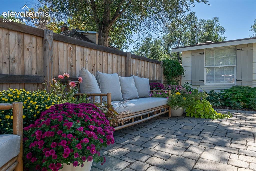 Image 19 of 22: Patio